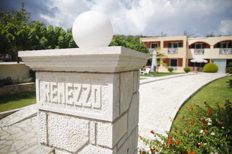 Remezzo Studios&Apartments Amoudi Esterno foto